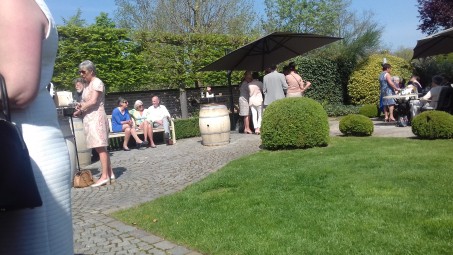 Receptie in de prachtige zonovergoten tuin!